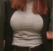 【画像】女教師さん、爆乳すぎて集合写真で叩かれてしまう